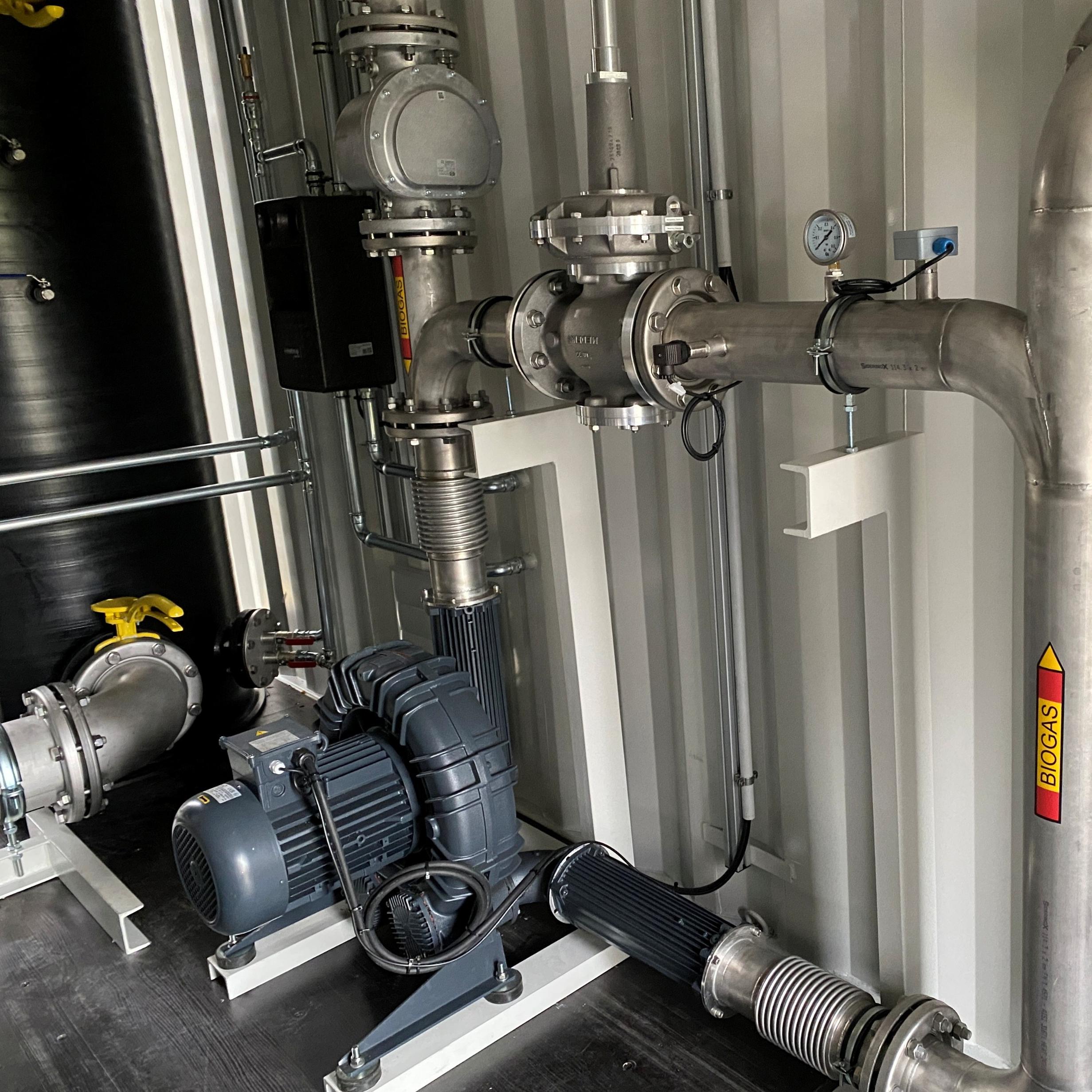 Gasverdichterstation für Biogas mit Umlaufregler, Filter und Messtechnik für einen Durchsatz von bis zu 600 m³/h.
