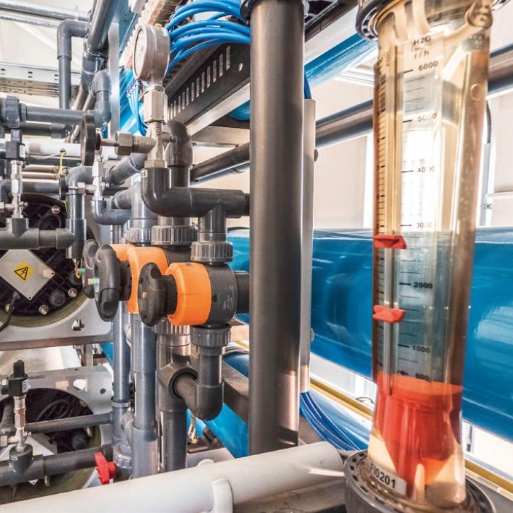 Reverse osmosis system for water treatment and wastewater polishing — removal of dissolved salts, nitrate, phosphate, micropollutants, and trace substances.