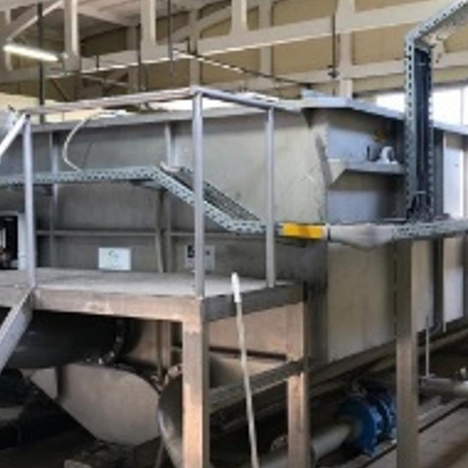 FlexBio-Flotationsanlage zur physikalisch-chemischen Behandlung von bis zu 20 m³/h Industrieabwasser, insbesondere für Anwendungen in der Lebensmittelindustrie.