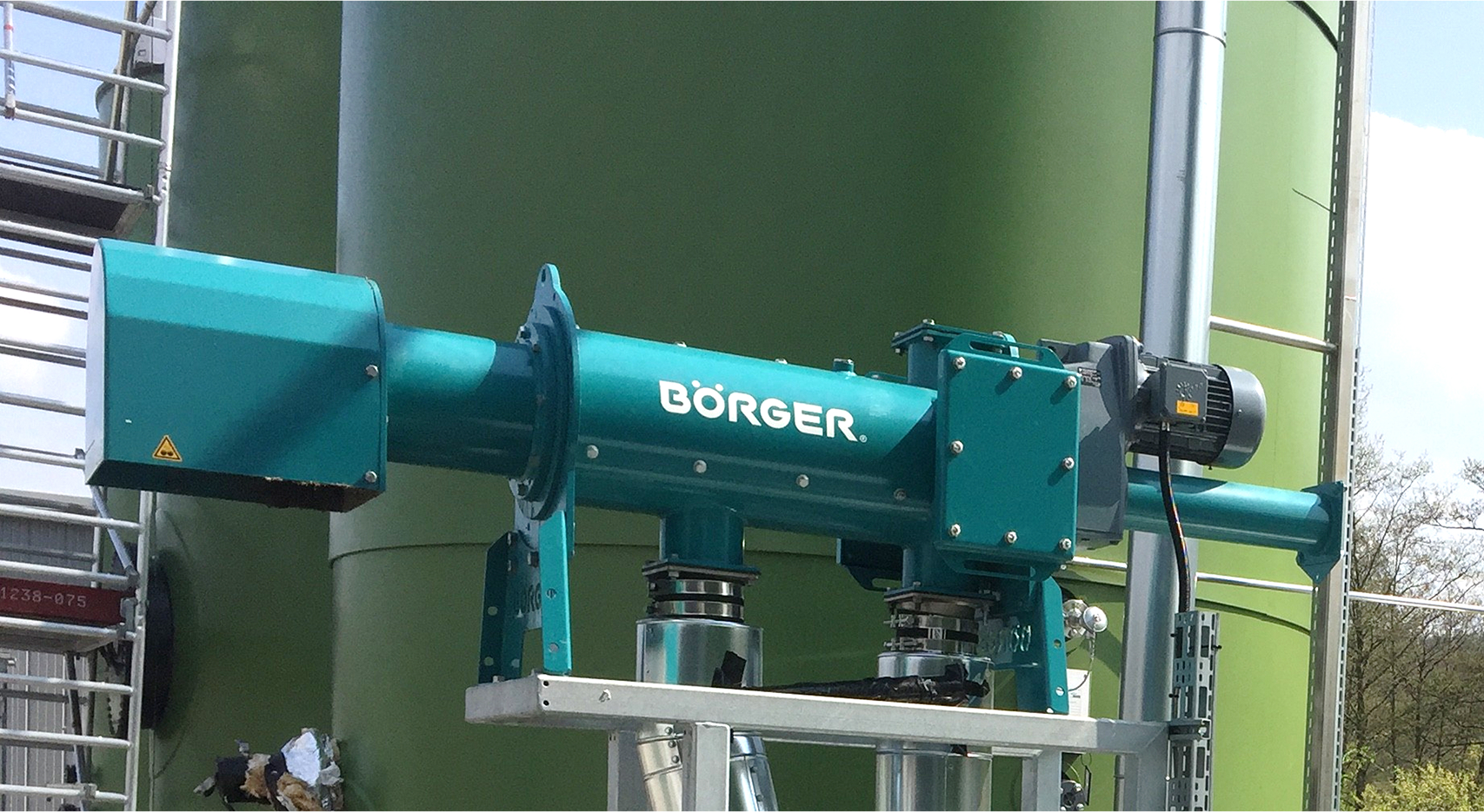 Digestate and slurry separator for solid-liquid separation at a biogas plant — treatment of digestate and liquid organic substrates.