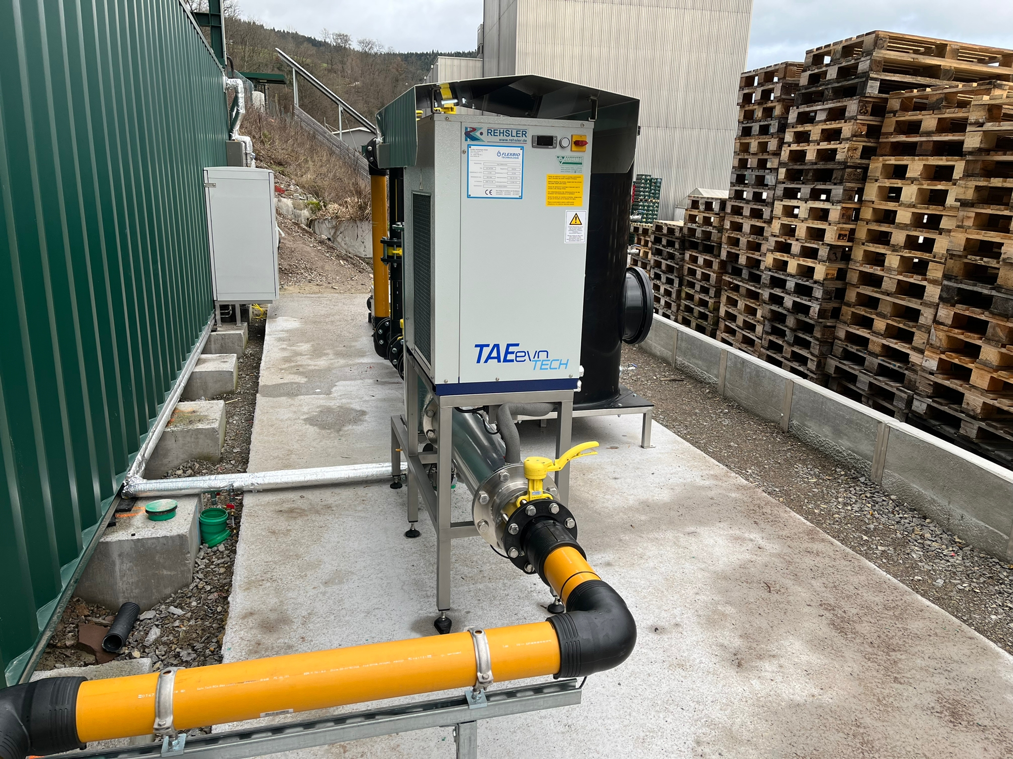 Kompakte Biogas-Gastrocknung für kleine Gasmengen zur Reduzierung von Feuchtigkeit und Kondensat vor der weiteren Gasaufbereitung oder Gasverwertung.